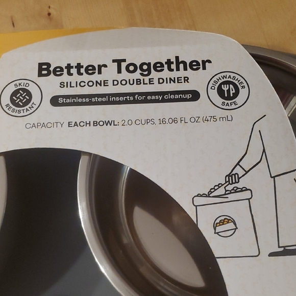 EveryYay Silicone Double Diner – NWT – Gray Base with Stainless Steel Bowls - Picture 3 of 5